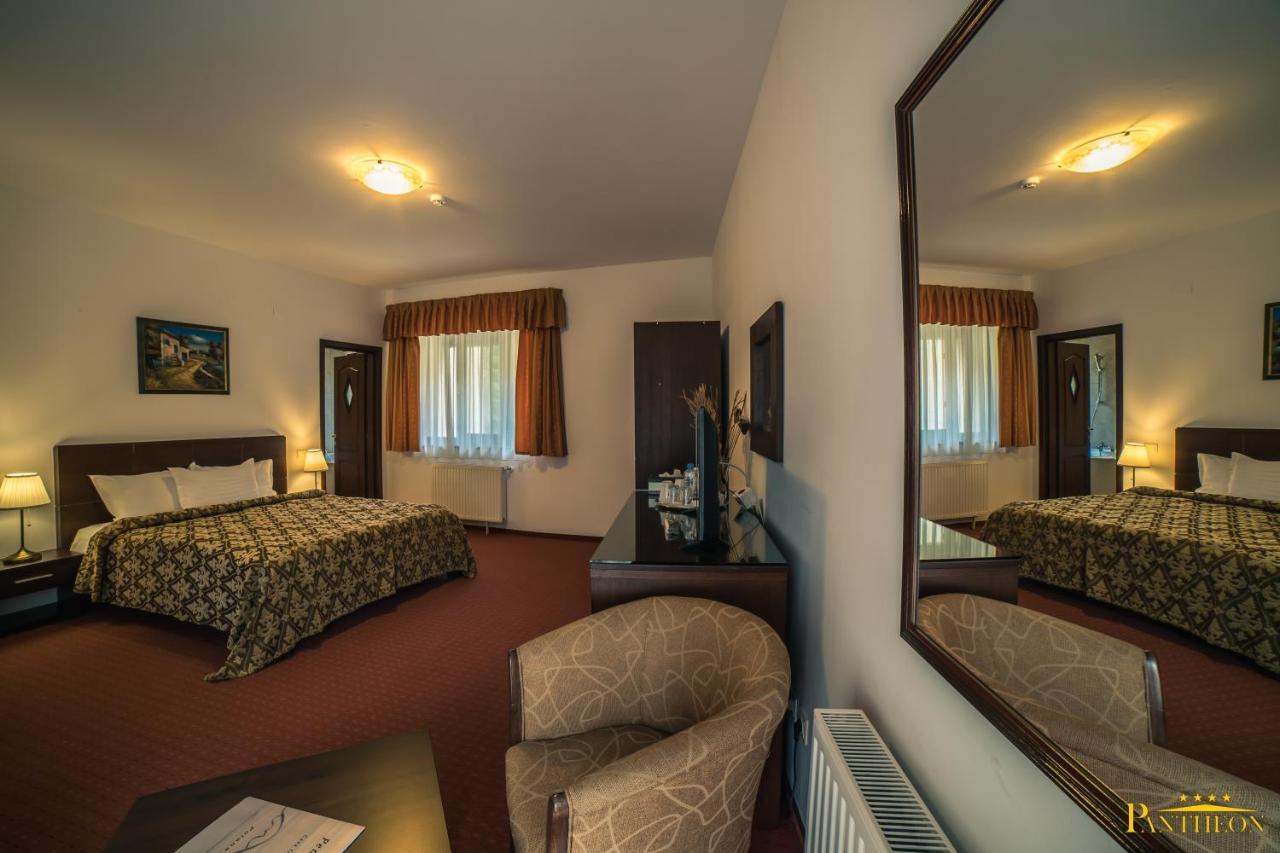 Pension Pantheon Poiana Brasov Luaran gambar