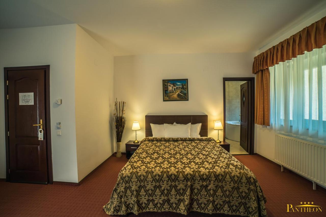Pension Pantheon Poiana Brasov Luaran gambar