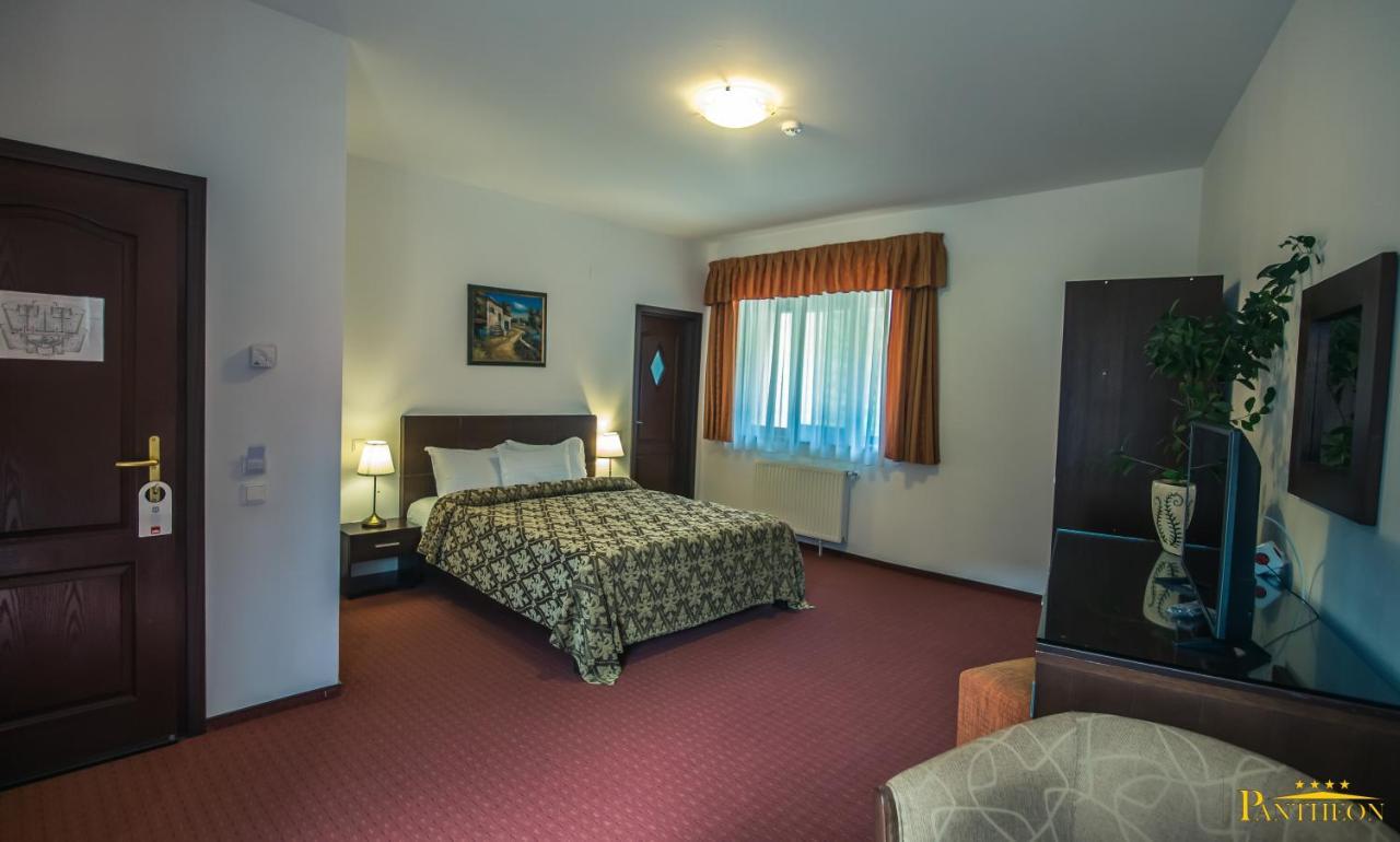 Pension Pantheon Poiana Brasov Luaran gambar